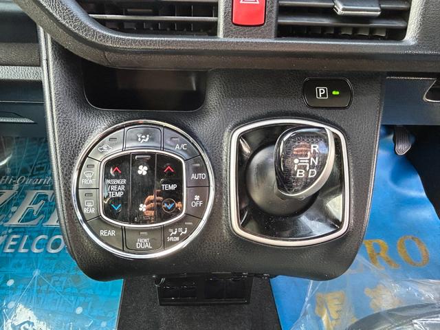 ヴォクシー ハイブリッドＶ　セフティセンス／衝突被害軽減／車線逸脱防止／１０型ナビ／ＴＶ／Ｂカメラ／後席モニター／Ｂｌｕｅｔｏｏｔｈ／シートヒーター／ＬＥＤライト／両側自動ドア／リアスポ／２年保証（18枚目）