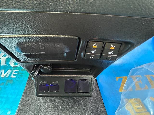 ヴォクシー ハイブリッドＶ　セフティセンス／衝突被害軽減／車線逸脱防止／１０型ナビ／ＴＶ／Ｂカメラ／後席モニター／Ｂｌｕｅｔｏｏｔｈ／シートヒーター／ＬＥＤライト／両側自動ドア／リアスポ／２年保証（20枚目）