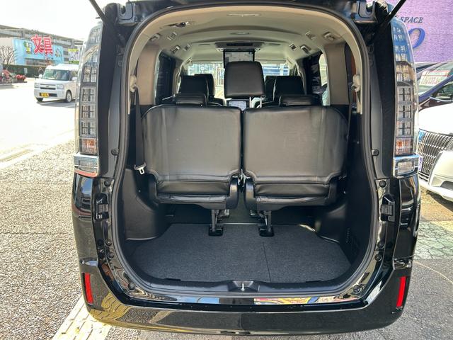 ヴォクシー ハイブリッドＶ　セフティセンス／衝突被害軽減／車線逸脱防止／１０型ナビ／ＴＶ／Ｂカメラ／後席モニター／Ｂｌｕｅｔｏｏｔｈ／シートヒーター／ＬＥＤライト／両側自動ドア／リアスポ／２年保証（33枚目）