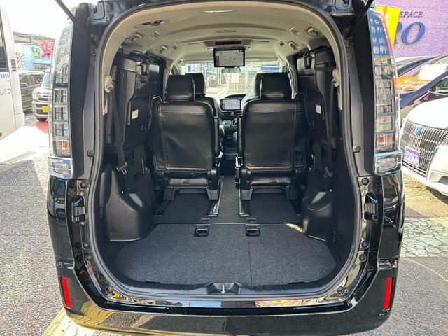 ヴォクシー ハイブリッドＶ　セフティセンス／衝突被害軽減／車線逸脱防止／１０型ナビ／ＴＶ／Ｂカメラ／後席モニター／Ｂｌｕｅｔｏｏｔｈ／シートヒーター／ＬＥＤライト／両側自動ドア／リアスポ／２年保証（34枚目）