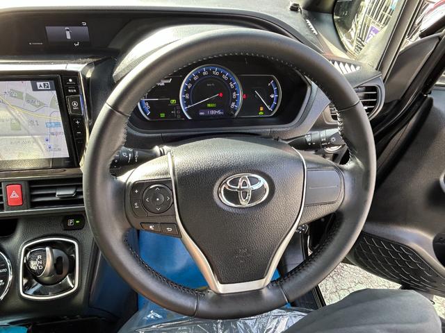 ヴォクシー ハイブリッドＶ　セフティセンス／衝突被害軽減／車線逸脱防止／１０型ナビ／ＴＶ／Ｂカメラ／後席モニター／Ｂｌｕｅｔｏｏｔｈ／シートヒーター／ＬＥＤライト／両側自動ドア／リアスポ／２年保証（36枚目）