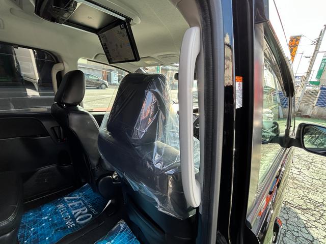 ヴォクシー ハイブリッドＶ　セフティセンス／衝突被害軽減／車線逸脱防止／１０型ナビ／ＴＶ／Ｂカメラ／後席モニター／Ｂｌｕｅｔｏｏｔｈ／シートヒーター／ＬＥＤライト／両側自動ドア／リアスポ／２年保証（40枚目）