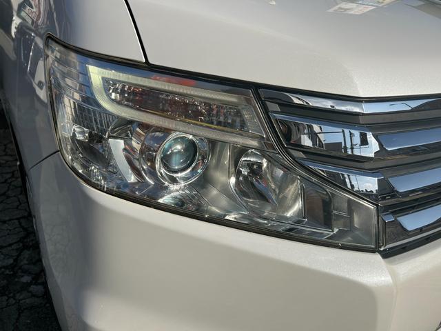 �X�p�[�_�̃��C�g�ł��B��ԁA�@�Ȃ���������A��ɏƂ炵�Ă����B�w�b�h���C�g��_�������Ė�R�T�����^���ȉ��ł̑��s���ɃE�C���J�[�������ȏ�̃n���h��������s���ƁA��p���C�g���_���B�i�s�����̓�����