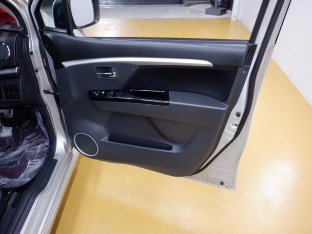 X 社外ナビ 本革巻ステアリング ベンチシート プッシュスタート スマートキー HID フロントフォグランプ エアロ 純正アルミホイール 四輪ABS(EBD ブレーキアシスト付) タイヤ空気圧警報システム(10枚目)