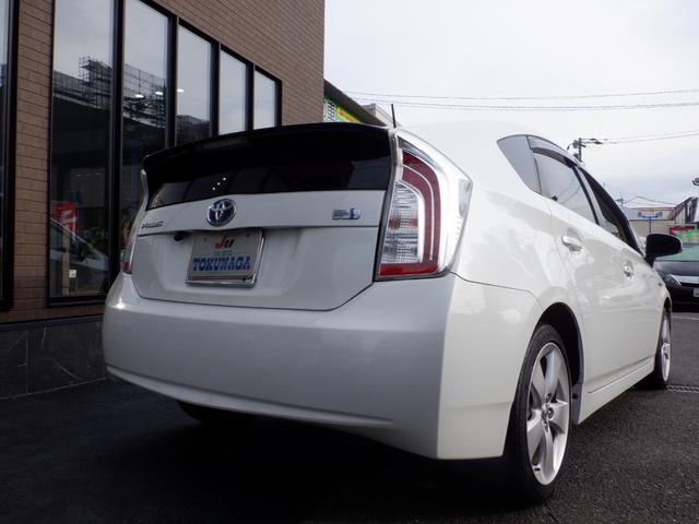 プリウス Ｓ　ナビ　オートライト　ＥＴＣ　Ｓ－ＶＳＣ　専用シートカバー　プッシュスタート　スマートキー　ステアリングチルド機構　キセノン　フロントフォグランプ　プロジェクターヘッドランプ　アルミホイール　オートＡＣ（5枚目）