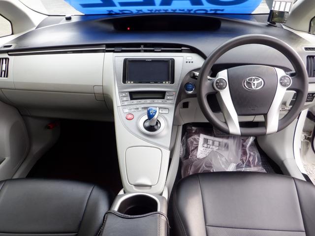 プリウス Ｓ　ナビ　オートライト　ＥＴＣ　Ｓ－ＶＳＣ　専用シートカバー　プッシュスタート　スマートキー　ステアリングチルド機構　キセノン　フロントフォグランプ　プロジェクターヘッドランプ　アルミホイール　オートＡＣ（7枚目）