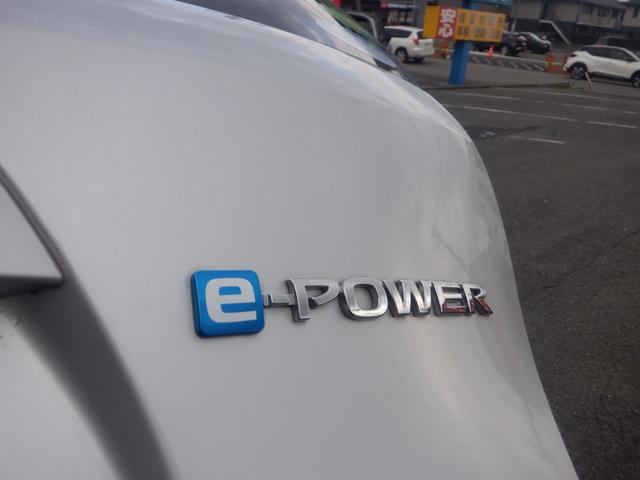 ノート ｅ－パワー　メダリスト　日産オリジナルナビ取付パッケージ／標準仕様２／標準仕様３／標準仕様４／インテリアラモニ＋スマートルームミラー＋ヒーターミラー＋踏違防止＋フロント＆バックソナー　水冷直列３気筒ＤＯＨＣエンジン＋モーター（33枚目）