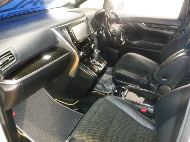 ヴェルファイア ２．５Ｚ　Ａエディション　ゴールデンアイズ　ベースグレード「Ｚ　Ａエディション」の特別仕様車「Ｚ　Ａエディション　ゴールデンアイズ」　ナビ　バックカメラ　フリップダウンモニター　両側パワースライドドア　クルーズコントロール　電動リアゲート　ＡＷ（10枚目）