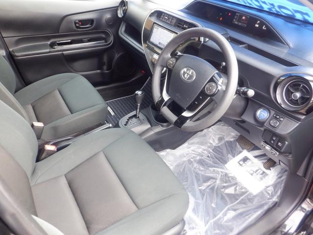 アクア Ｓスタイルブラック　ベースグレード「Ｓ」の特別仕様車「Ｓ　スタイル　ブラック」　Ｔｏｙｏｔａ　Ｓａｆｅｔｙｓｅｎｓｅ　プリクラッシュセーフティ　インテリジェントクリアランスソナー　直列４気筒＋モーター　プッシュスタート（4枚目）