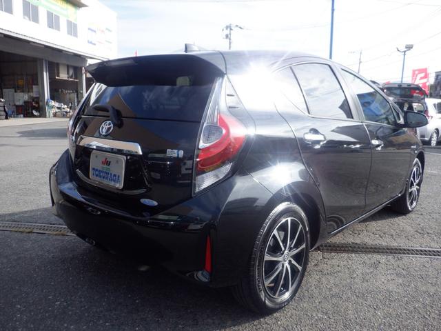 アクア Ｓスタイルブラック　ベースグレード「Ｓ」の特別仕様車「Ｓ　スタイル　ブラック」　Ｔｏｙｏｔａ　Ｓａｆｅｔｙｓｅｎｓｅ　プリクラッシュセーフティ　インテリジェントクリアランスソナー　直列４気筒＋モーター　プッシュスタート（5枚目）