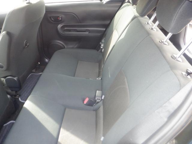 アクア Ｓスタイルブラック　ベースグレード「Ｓ」の特別仕様車「Ｓ　スタイル　ブラック」　Ｔｏｙｏｔａ　Ｓａｆｅｔｙｓｅｎｓｅ　プリクラッシュセーフティ　インテリジェントクリアランスソナー　直列４気筒＋モーター　プッシュスタート（18枚目）