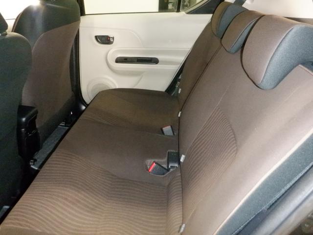 アクア Ｇ　水冷直列４気筒ＤＯＨＣエンジン＋モーター　本革巻きステアリング　ＶＳＣ（ビークルスタビリティコントロール）　プロジェクターヘッドランプ　リア／ルーフスポイラー　ＵＶカットガラス　プライバシーガラス（18枚目）