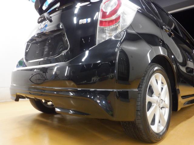 アクア Ｇ　水冷直列４気筒ＤＯＨＣエンジン＋モーター　本革巻きステアリング　ＶＳＣ（ビークルスタビリティコントロール）　プロジェクターヘッドランプ　リア／ルーフスポイラー　ＵＶカットガラス　プライバシーガラス（31枚目）