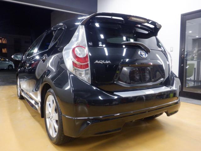 アクア Ｇ　水冷直列４気筒ＤＯＨＣエンジン＋モーター　本革巻きステアリング　ＶＳＣ（ビークルスタビリティコントロール）　プロジェクターヘッドランプ　リア／ルーフスポイラー　ＵＶカットガラス　プライバシーガラス（33枚目）