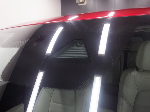 障害物を感知して衝突に備え、運転者への警告やブレーキの補助操作などを行います！もしもの時に運転をサポートします！