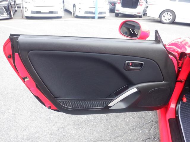 快適なドライブに必須のエアコン付！四季を通じ、快適な室内温度を保ちます。