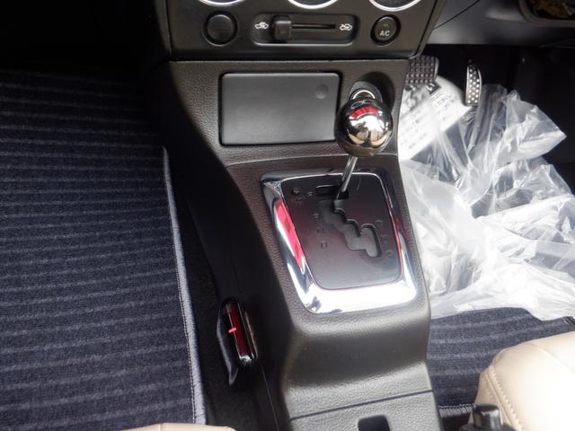 発進時や後退時に必ず操作するシフトレバー。操作のしやすさも肝心です。握り易く、かつ、操作しやすいシフトレバーです。