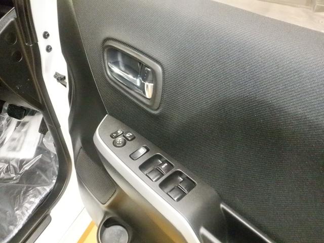 デリカＤ：２ カスタムハイブリッドＳＶ　ナビパッケージ　ナビ　フロント＆サイド＆バックカメラ　全方位モニター　両側パワースライドドア　クルーズコントロール　本革巻きステアリング　ＬＥＤライト　オートライト　ＡＳＣ　レーンアシスト　エアロ　アルミホイール（9枚目）