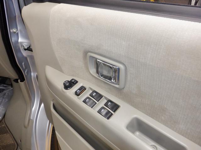 アトレーワゴン カスタムターボＲＳ　ＣＤ／ＡＭ／ＦＭラジオ付き　キーレスエントリー　両側スライドドア　水冷直列３気筒ＤＯＨＣ１２バルブインタークーラーターボ　キセノン　フロントフォグランプ　エアロ　アルミホイール　オートエアコン　ＡＢＳ（9枚目）