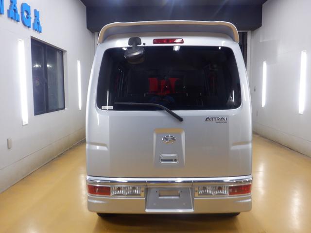 アトレーワゴン カスタムターボＲＳ　ＣＤ／ＡＭ／ＦＭラジオ付き　キーレスエントリー　両側スライドドア　水冷直列３気筒ＤＯＨＣ１２バルブインタークーラーターボ　キセノン　フロントフォグランプ　エアロ　アルミホイール　オートエアコン　ＡＢＳ（21枚目）