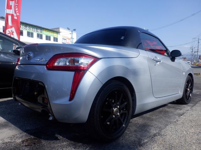 コペン ローブ　ナビ　運転席助手席シートヒーター　本革巻きステアリング　ステアリングチルド機構　ＬＥＤライト　ＶＳＣ　ＴＲＣ　水冷直列３気筒ＤＯＨＣ１２バルブインタークーラーターボ　アルミホイール　フルオートエアコン（5枚目）