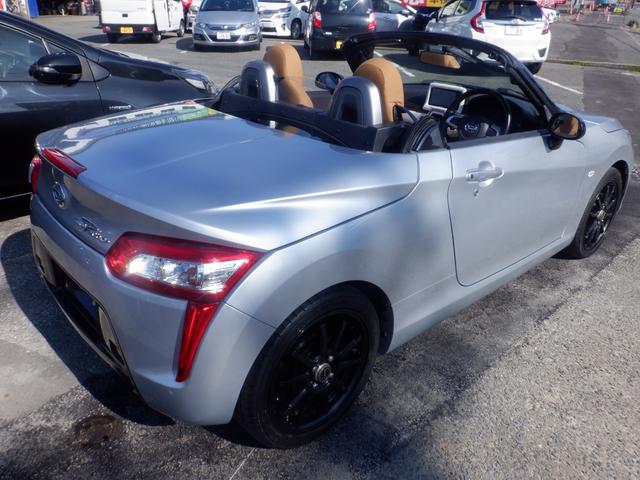 コペン ローブ　ナビ　運転席助手席シートヒーター　本革巻きステアリング　ステアリングチルド機構　ＬＥＤライト　ＶＳＣ　ＴＲＣ　水冷直列３気筒ＤＯＨＣ１２バルブインタークーラーターボ　アルミホイール　フルオートエアコン（24枚目）