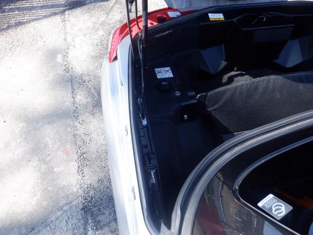 コペン ローブ　ナビ　運転席助手席シートヒーター　本革巻きステアリング　ステアリングチルド機構　ＬＥＤライト　ＶＳＣ　ＴＲＣ　水冷直列３気筒ＤＯＨＣ１２バルブインタークーラーターボ　アルミホイール　フルオートエアコン（27枚目）