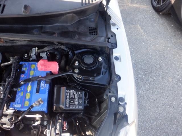 コペン ローブ　ナビ　運転席助手席シートヒーター　本革巻きステアリング　ステアリングチルド機構　ＬＥＤライト　ＶＳＣ　ＴＲＣ　水冷直列３気筒ＤＯＨＣ１２バルブインタークーラーターボ　アルミホイール　フルオートエアコン（30枚目）