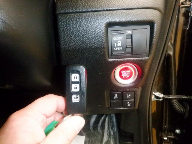 N-BOXカスタム G・Lホンダセンシング Custom G・L Honda SENSING ナビ装着用スペシャルパッケージ+ETC車載器 リア左側パワースライドドア ブラック塗装+切削 14インチアルミホイール メーカーオプションカラー(28枚目)