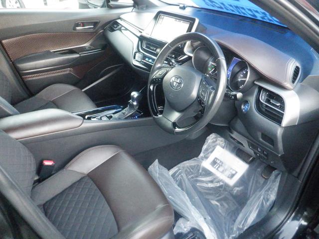 C-HR G ナビ バックカメラ クルーズコントロール 本革巻ステアリング オートライト オートリトラミラー 電動格納ミラー 運転席助手席シートヒーター プッシュスタート スマートキー 直列4気筒DOHC+モーター(4枚目)