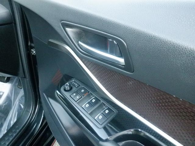 C-HR G ナビ バックカメラ クルーズコントロール 本革巻ステアリング オートライト オートリトラミラー 電動格納ミラー 運転席助手席シートヒーター プッシュスタート スマートキー 直列4気筒DOHC+モーター(9枚目)