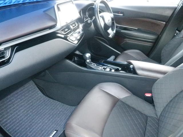 C-HR G ナビ バックカメラ クルーズコントロール 本革巻ステアリング オートライト オートリトラミラー 電動格納ミラー 運転席助手席シートヒーター プッシュスタート スマートキー 直列4気筒DOHC+モーター(11枚目)