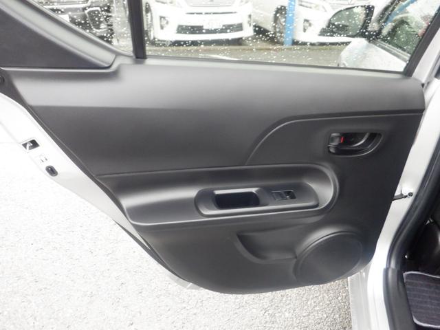 アクア Ｓスタイルブラック　ベースグレード「Ｓ」の特別仕様車！　「Ｓ　スタイル　ブラック」　アイドリングストップ　Ｔｏｙｏｔａ　Ｓａｆｅｔｙｓｅｎｓｅ　オートライト　オートハイビーム直列４気筒＋モーター　ＶＳＣ　電動格納ミラー（19枚目）