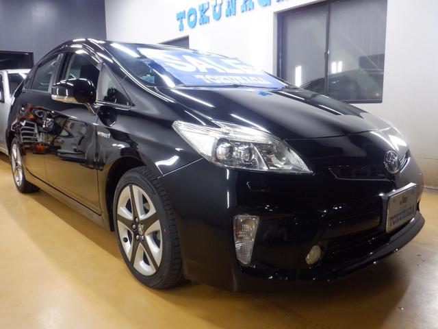 プリウス Ｓツーリングセレクション　ナビ　バックカメラ　アイドリングストップ　電動格納ミラー　ＥＴＣ　Ｓ－ＶＳＣ　プッシュスタート　スマートキー　アルミホイール　オートエアコン　フロントフォグランプ　ＡＢＳ　エアバッグ　パワーウインドウ（3枚目）