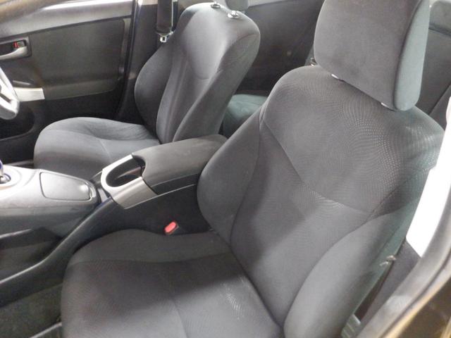 プリウス Ｓツーリングセレクション　ナビ　バックカメラ　アイドリングストップ　電動格納ミラー　ＥＴＣ　Ｓ－ＶＳＣ　プッシュスタート　スマートキー　アルミホイール　オートエアコン　フロントフォグランプ　ＡＢＳ　エアバッグ　パワーウインドウ（11枚目）