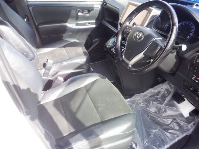 ノア ハイブリッドSi ダブルバイビー ベースグレード「Si」の特別仕様車「Si ダブルバイビー」 7人乗り ナビ バックカメラ 両側パワースライドドア メーカーオプションカラー(4枚目)