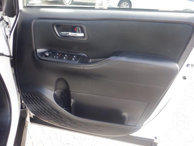 ノア ハイブリッドSi ダブルバイビー ベースグレード「Si」の特別仕様車「Si ダブルバイビー」 7人乗り ナビ バックカメラ 両側パワースライドドア メーカーオプションカラー(10枚目)