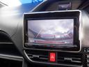 バックモニター付いています。駐車の時に便利なのはもちろん、死角になりやすい後方も見やすくなり、後方や死角にいる子供たちや歩行者や障害物に気が付く事ができるので安心安全ですね!狭い駐車スペースも楽々♪