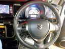 本革巻きステアリング！握り心地も良く、かつ、滑りにくいので、安全性も増します！又、オーディオの調節スイッチが付いています。運転中は目線や手を離さずにオーディオの操作調節が可能ですよ♪