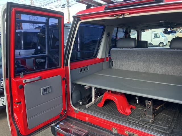 ランドクルーザー７０ ＬＸ　４ＷＤ・社外キーレス・ルーフラック・リアラダー・社外メモリーナビ／フルセグ・バックカメラ・サンルーフ・ＥＴＣ・ドラレコ（28枚目）