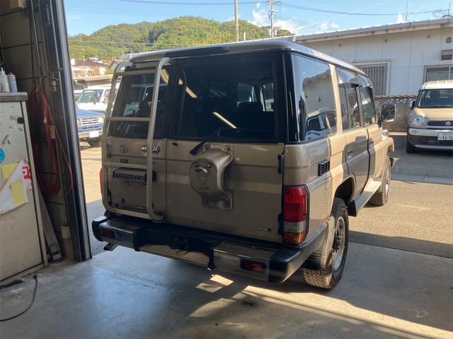 ランドクルーザー７０ ＬＸ　４ＷＤ　サンルーフ　社外アルミ　リアラダー　走行７５０００ｋｍ　パワステ　パワーウィンドウ（16枚目）