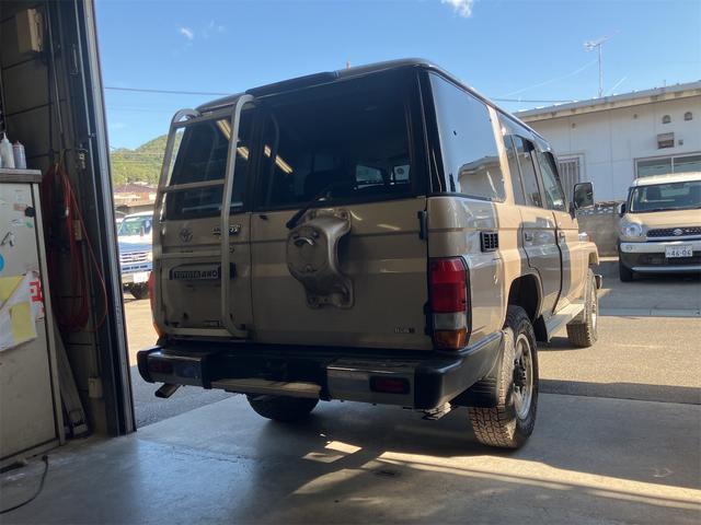 ランドクルーザー７０ ＬＸ　４ＷＤ　サンルーフ　社外アルミ　リアラダー　走行７５０００ｋｍ　パワステ　パワーウィンドウ（17枚目）