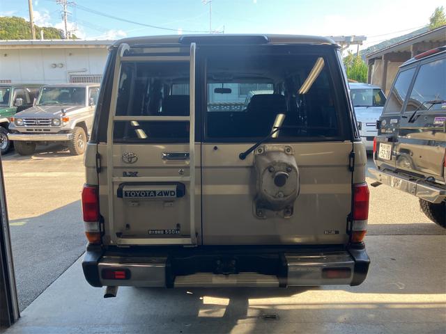 ランドクルーザー７０ ＬＸ　４ＷＤ　サンルーフ　社外アルミ　リアラダー　走行７５０００ｋｍ　パワステ　パワーウィンドウ（18枚目）