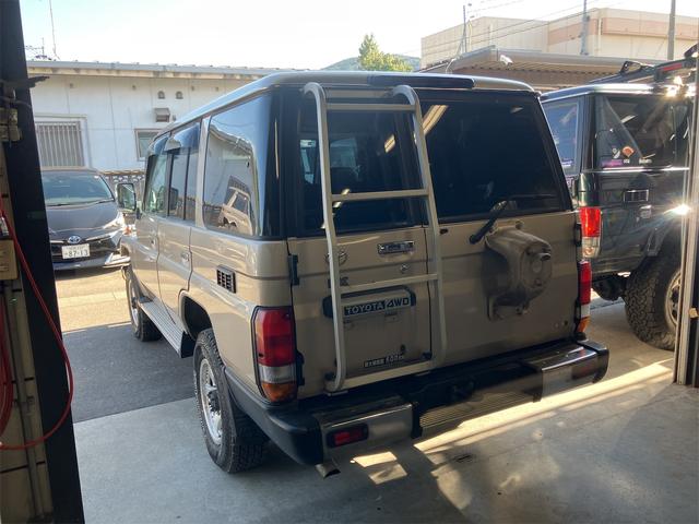 ランドクルーザー７０ ＬＸ　４ＷＤ　サンルーフ　社外アルミ　リアラダー　走行７５０００ｋｍ　パワステ　パワーウィンドウ（19枚目）