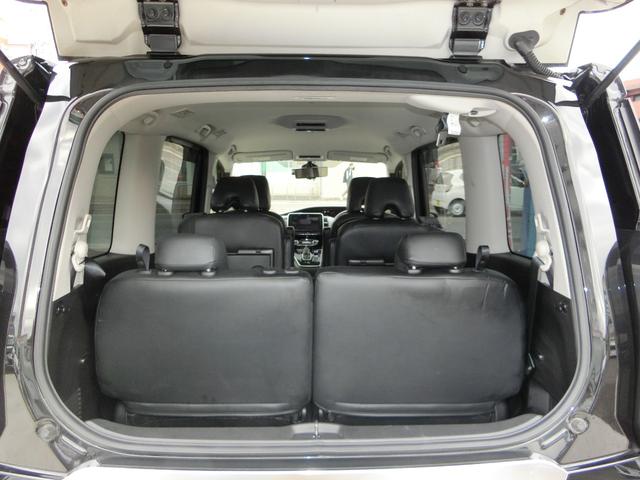 分割式リアゲートになります。とっても便利です。