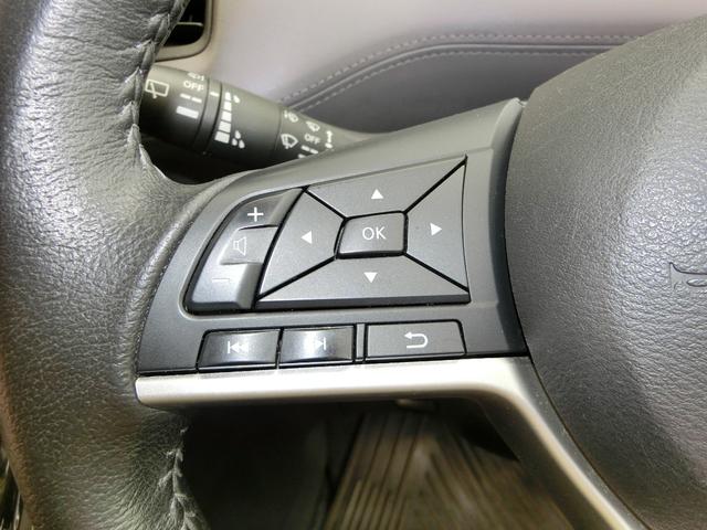 ステアリングスイッチになります。