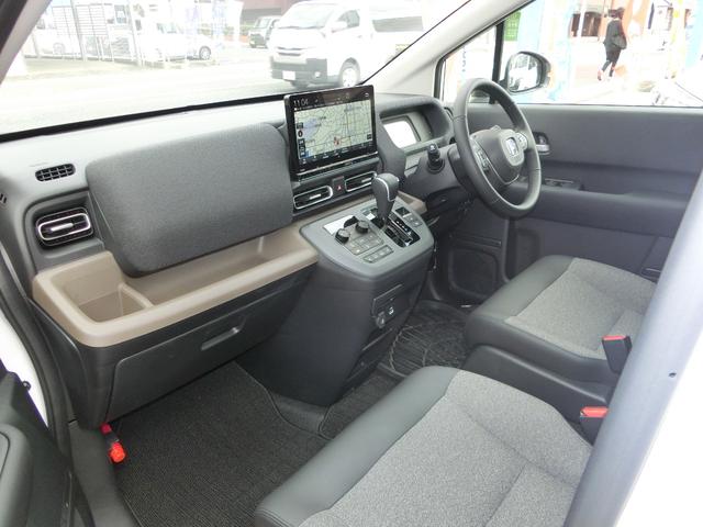 フリード ｅ：ＨＥＶエアーＥＸ　無限アロ　無限１６インチアルミ　無限フルエアロ　無限１６インチアルミホイール　前後ドライブレコーダー　ＥＴＣ　１１．４インチナビフルセグテレビ　全周囲カメラ　ＬＥＤヘッドライト　クリアランスソナー　　両側オートスライドドア　保証書（33枚目）