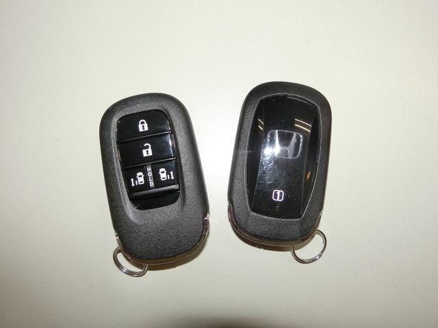 フリード ｅ：ＨＥＶエアーＥＸ　無限アロ　無限１６インチアルミ　無限フルエアロ　無限１６インチアルミホイール　前後ドライブレコーダー　ＥＴＣ　１１．４インチナビフルセグテレビ　全周囲カメラ　ＬＥＤヘッドライト　クリアランスソナー　　両側オートスライドドア　保証書（67枚目）