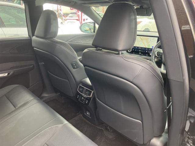 ＲＸ ＲＸ３５０ｈ　バージョンＬ　禁煙車・全周囲カメラ・クリアランスソナー・オートクルーズコントロール・レーンアシスト・パワーシート・パークアシスト・衝突被害軽減システム・エアロ・サンルーフ・ナビ・ＴＶ・オートライト（62枚目）