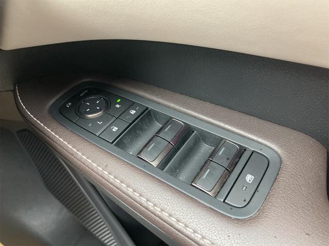 ＲＸ ＲＸ４５０ｈ＋　バージョンＬ　４ＷＤ・全周囲カメラ・クリアランスソナー・オートクルーズコントロール・レーンアシスト・パワーシート・パークアシスト・衝突被害軽減システム・エアロ・サンルーフ・ナビ・ＴＶ・オートマチックハイビーム（12枚目）